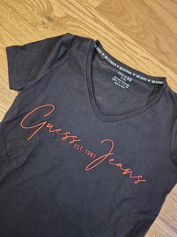 Guess T-shirt: Guess T-Shirt. – Usato da Feusisberg venduto da cts_55rn
