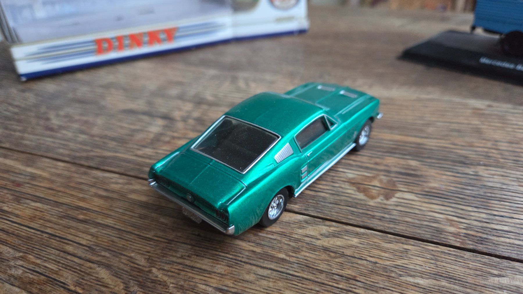 Ford Modellini d'auto: Ford Mustang Modell – Nuovo e nell'imballaggio originale da bern venduto da Aaxe 3