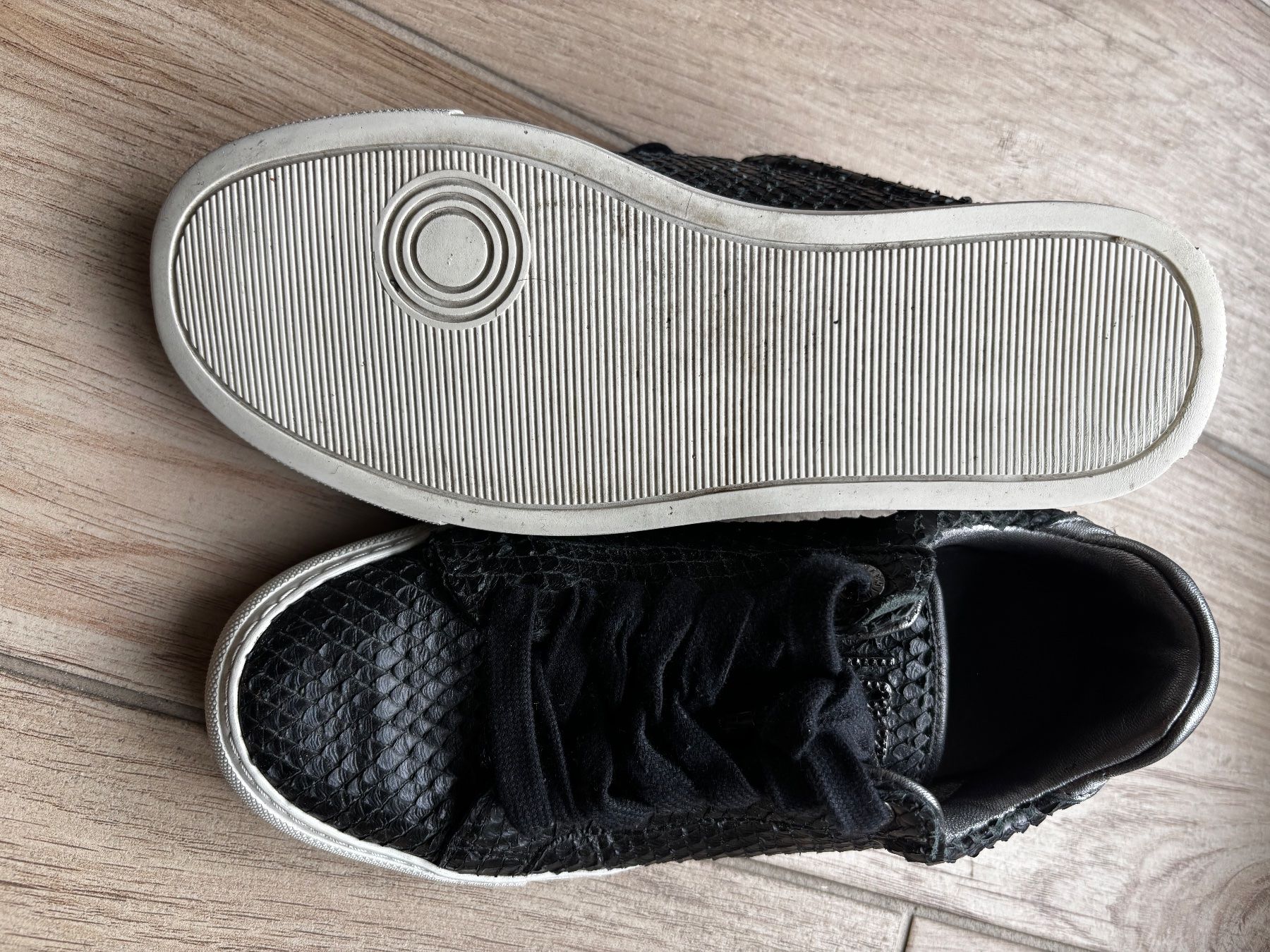 Zadig & Voltaire Scarpe da donna: Zadig&Voltaire Sneakers 38 noir – Usato da Vésenaz venduto da dri_rc9f 4