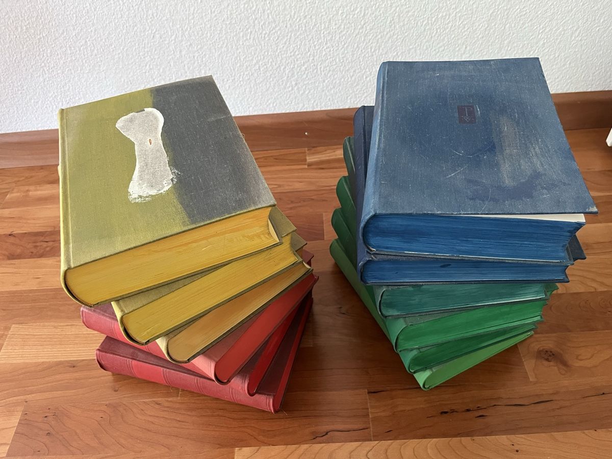 Tutte le decorazioni: Bücherstapel bemalt – Usato da Allschwil venduto da sar_9sy9 8