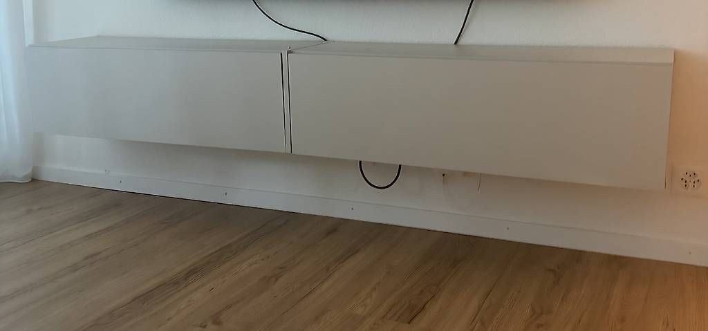 Meubles TV: Moderne TV-Kommode / Lowboard in Weiss  Schwebendes Design – D'occasion à Basel par eme_q77f 1