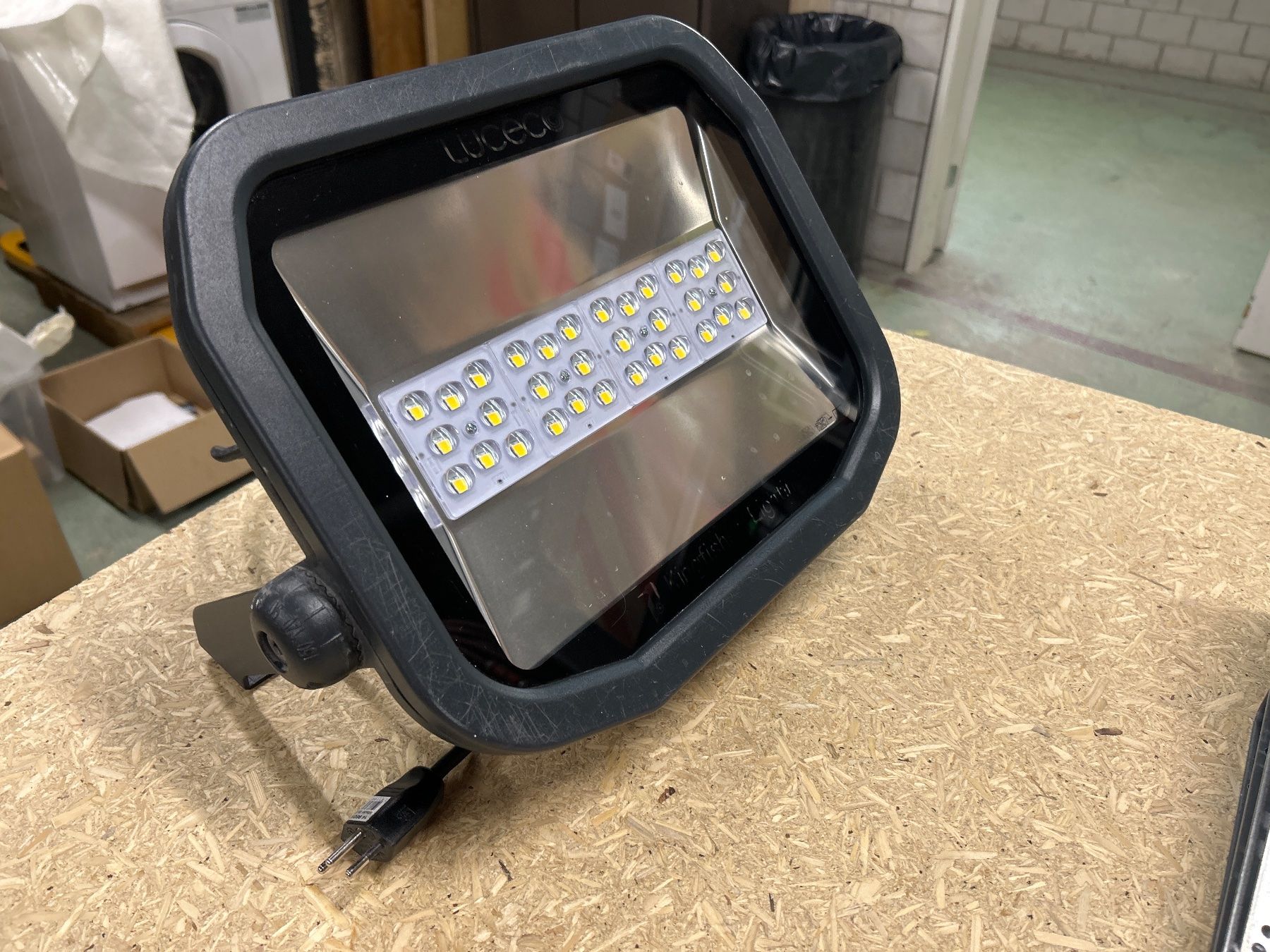 Kronleuchter & Deckenlampen: LED Strahler Luceco mit 19‘200 Lumen – Gebraucht aus Eschenbach SG von ame_2w6t