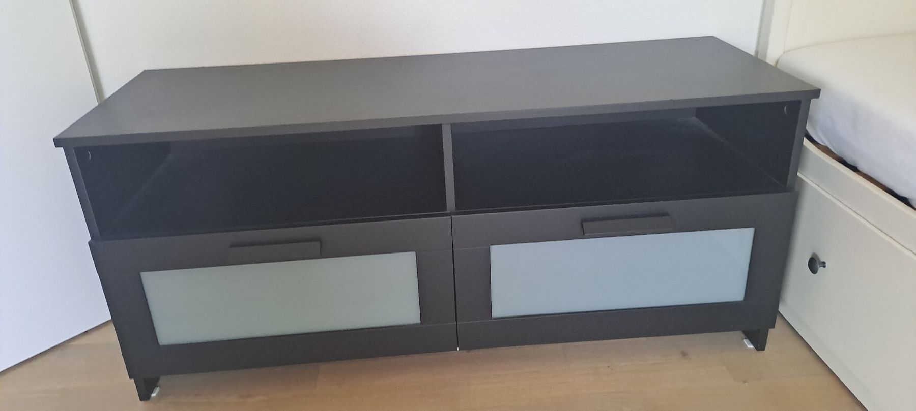 Ikea TV Möbel: Schwarzes TV-Möbel – Gebraucht aus Grünen von Maikel
