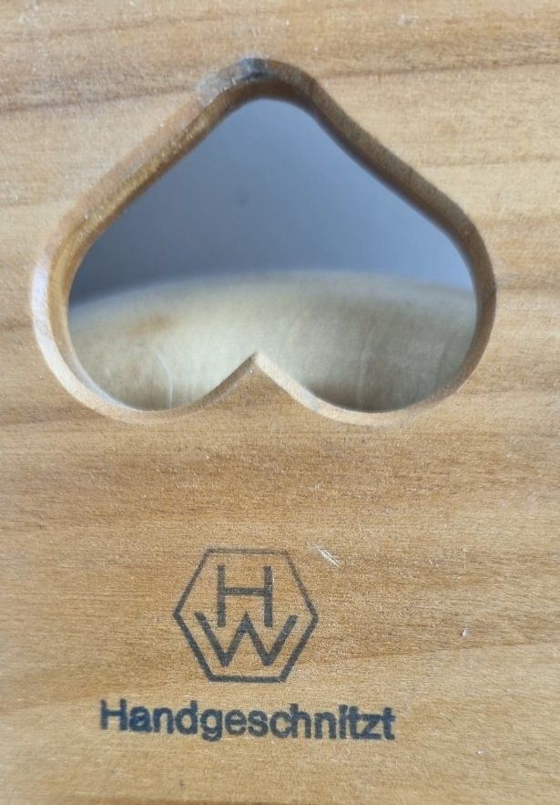 Tutte le decorazioni: Herziges Käseräf aus Holz handgeschnitzt – Usato da Flums venduto da Flumsantik 5