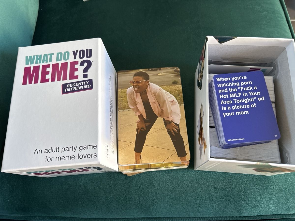 Giochi: Spiel What Do You Meme Englisch – Nuovo (secondo la descrizione) da Winterthur venduto da Guizza93