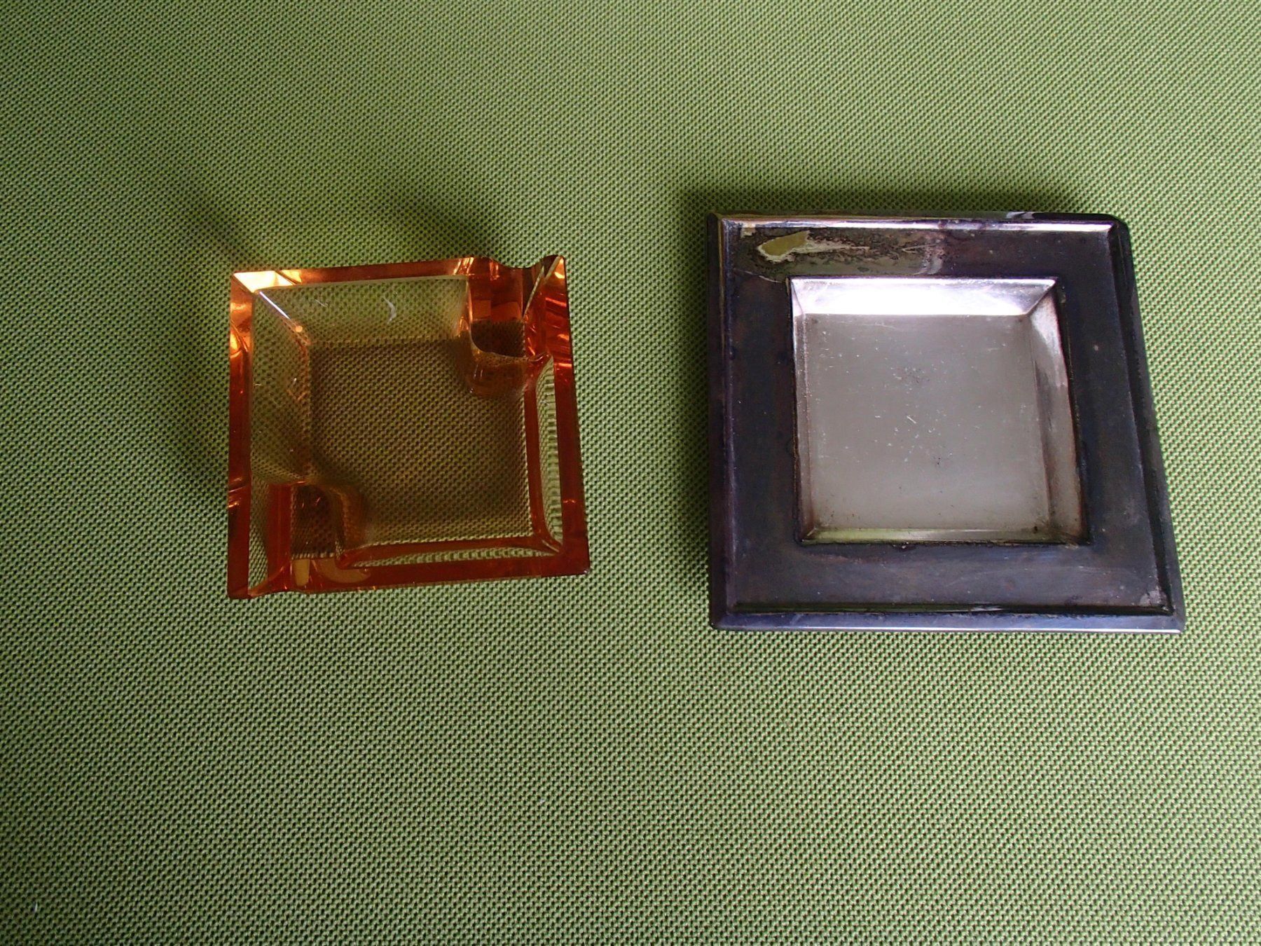Portacenere: Amber Glas Aschenbecher auf versilbertem Teller – Usato da Schöfflisdorf venduto da pullux 8