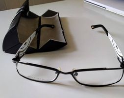 Modische Damenbrille