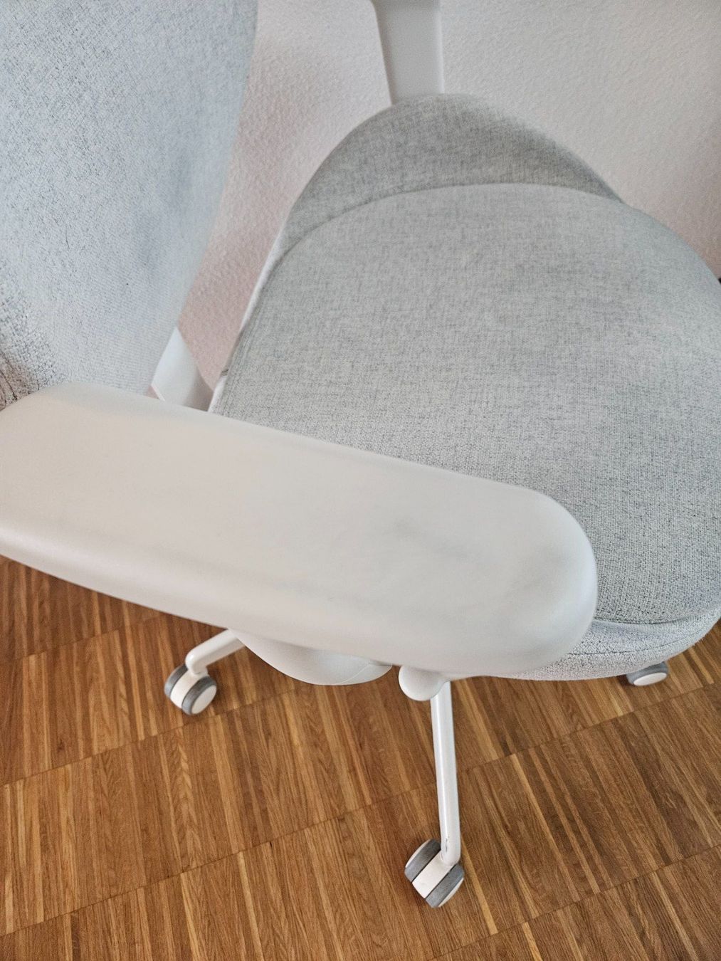 Ikea Chaises: Bürostuhl von IKEA HATTEFJÄLL – D'occasion à Emmenbrücke par Si_8 2