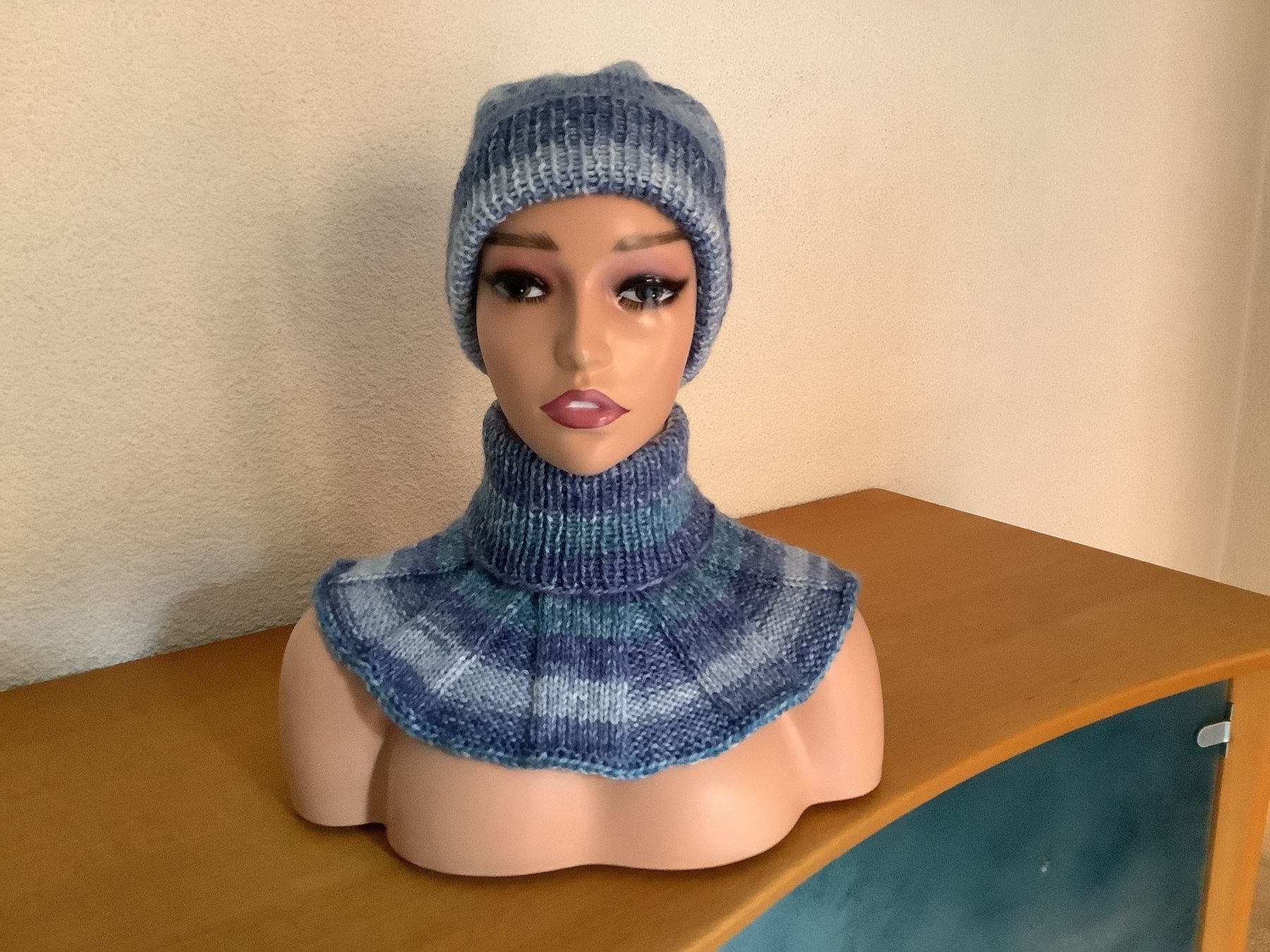 Foulard & Sciarpe: mütze und schal, loop, farbe wählen – Nuovo (secondo la descrizione) da Kerzers venduto da MarianneRamseier