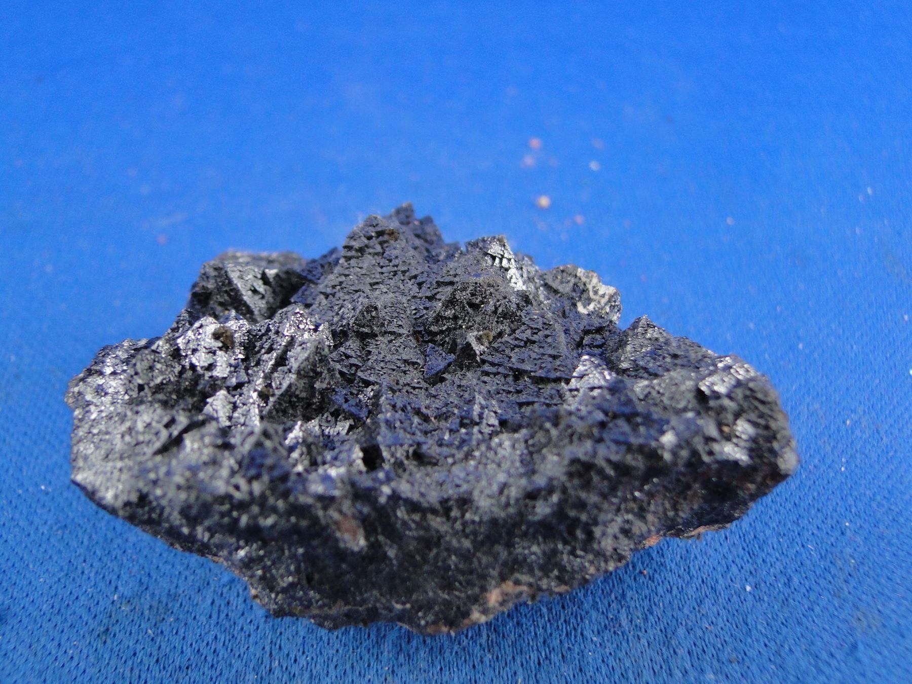 Minerali & Pietre curative: Hausmanit – Usato da Schinznach Bad venduto da Demerald 6