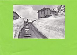 Gotthardhospiz-Oldtimer-Schneemauern-Feldpost
