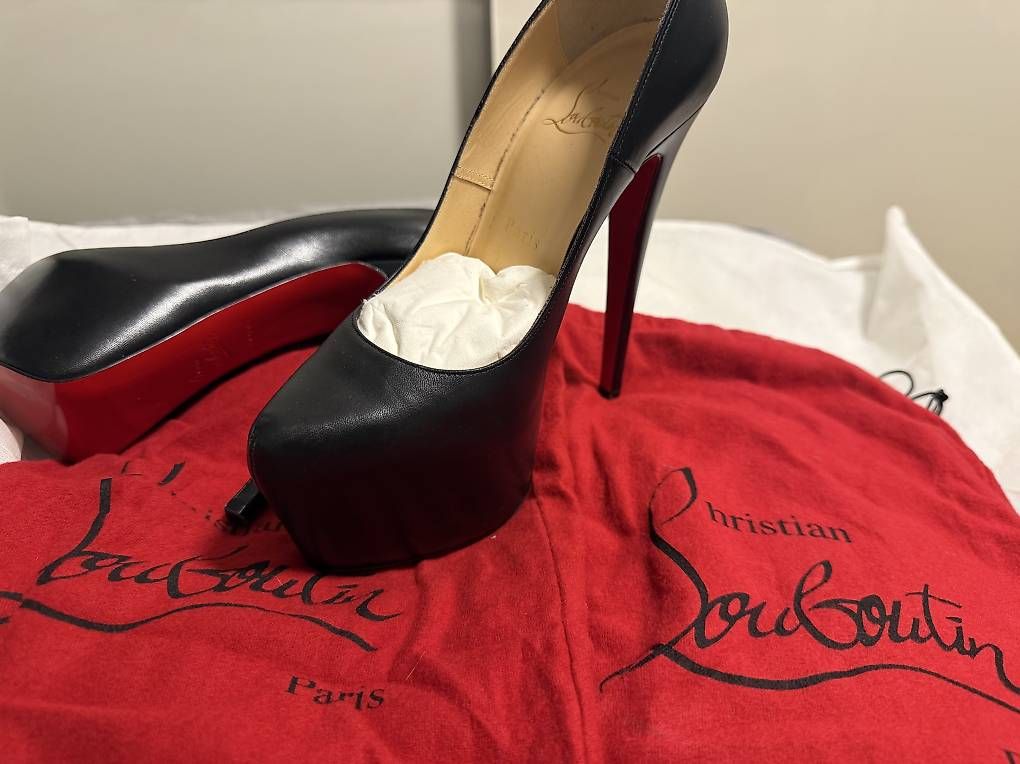 Scarpe da donna: Louboutin Christian – Usato da Thal venduto da sas_99bc
