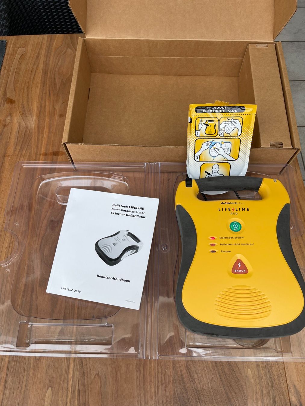 Medizinische Geräte: Defibrillator Lifeline DCF-E100 – Neu und originalverpackt aus Rudolfstetten von Fast66 1