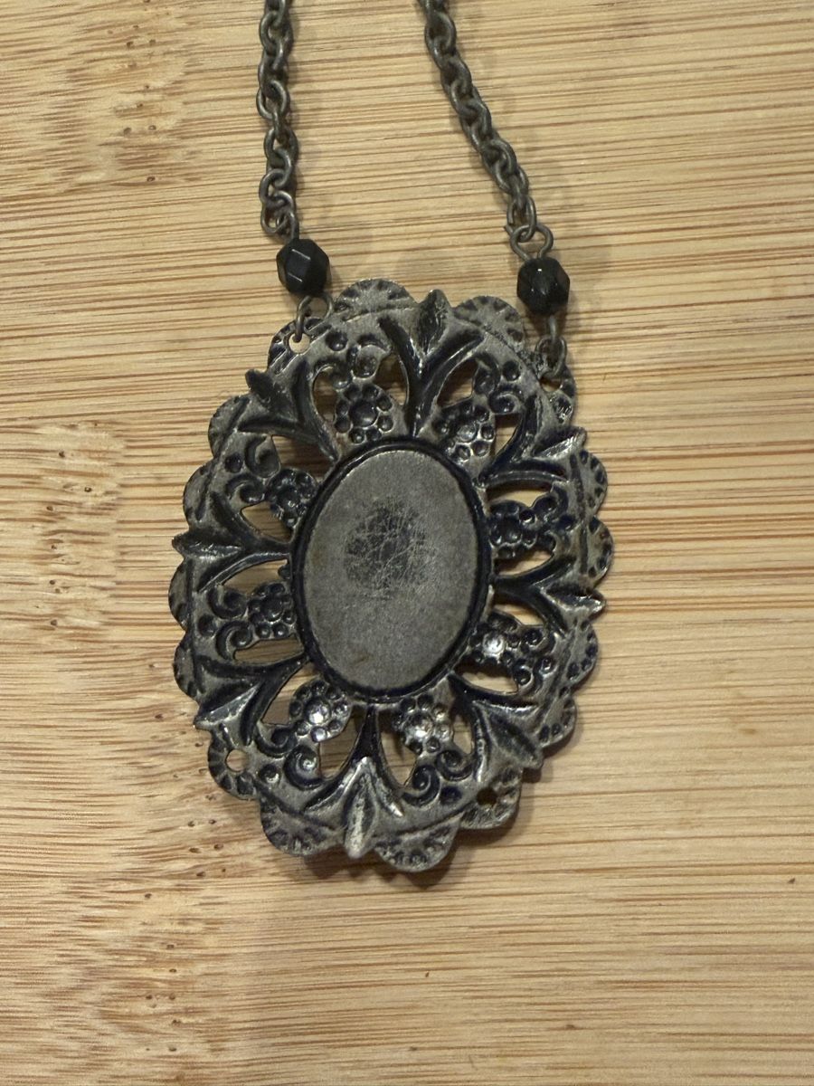 Catenine: Modeschmuck Halskette mit Medaillon und Perlen  – Usato da Basel venduto da zukk_ 3