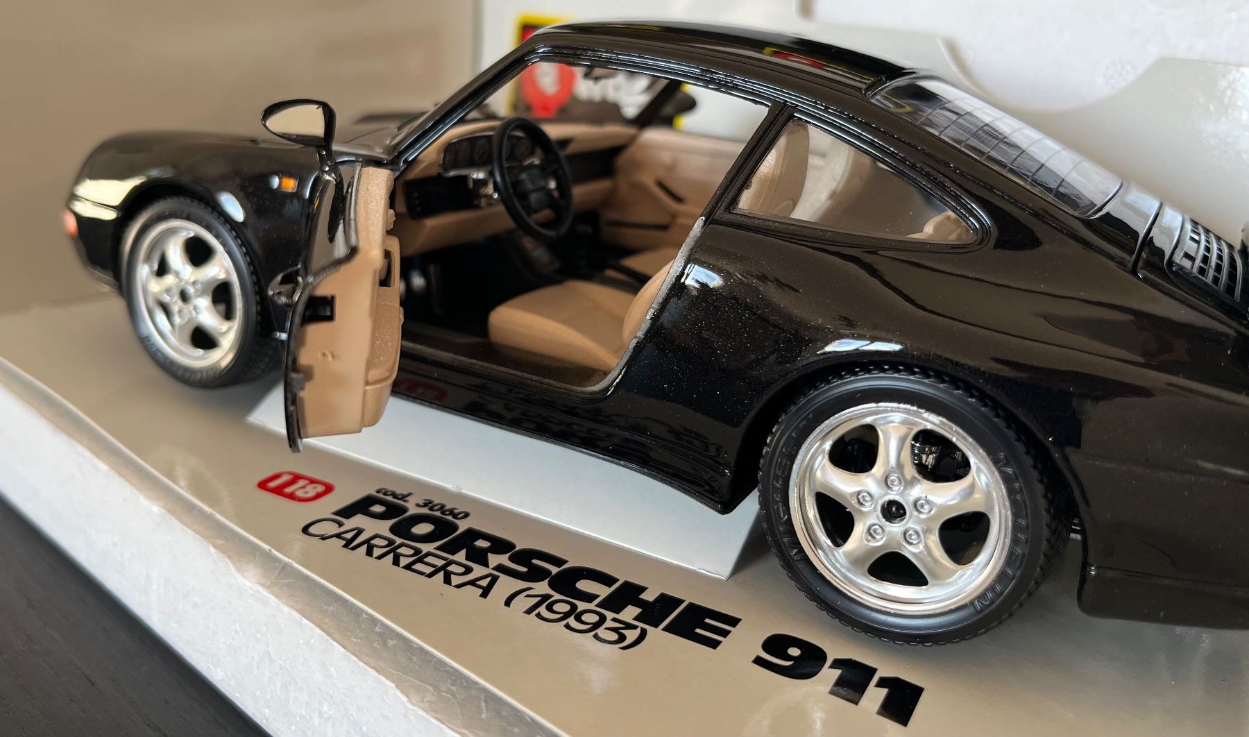 Porsche Modellautos: Porsche 911 Carrera 1993, 1:18 – Gebraucht aus St-Cergue von ncu_t267 2