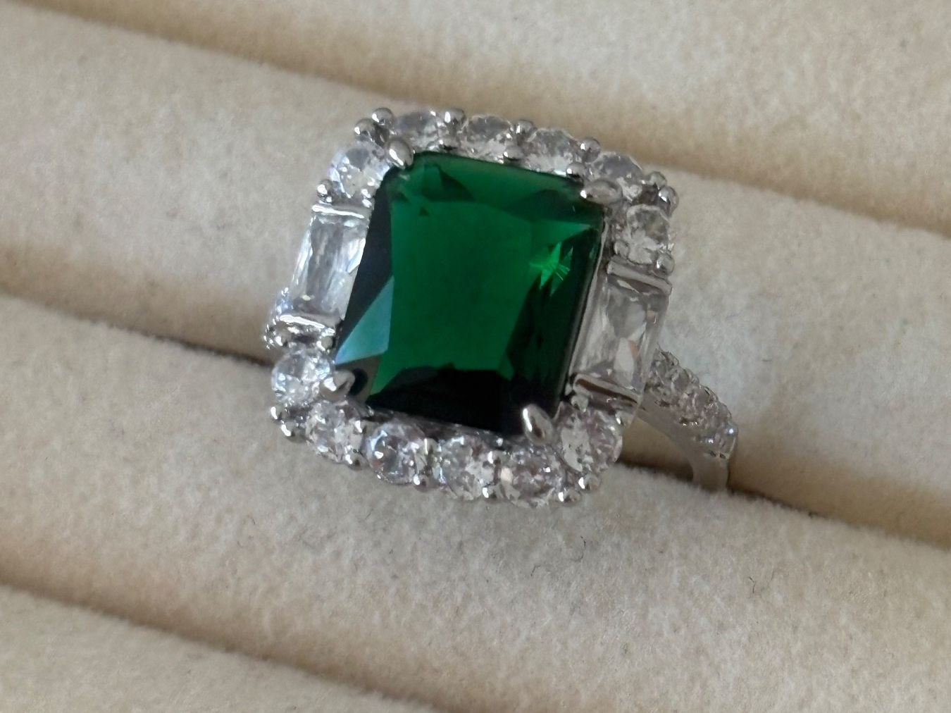 Bagues: Luxus Elegante Gr.19/9 Ring Farbe: Silber/ Grün – Neuf (Voir description) à Biel-Bienne par Roserosse13 1