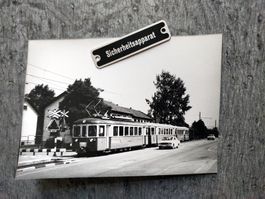 WSB Personenzug bei Bahnübergang - Foto