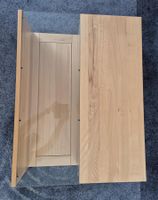 Sehr schöner Tisch aus Massivholz mit Klarglas-Abdeckplatte