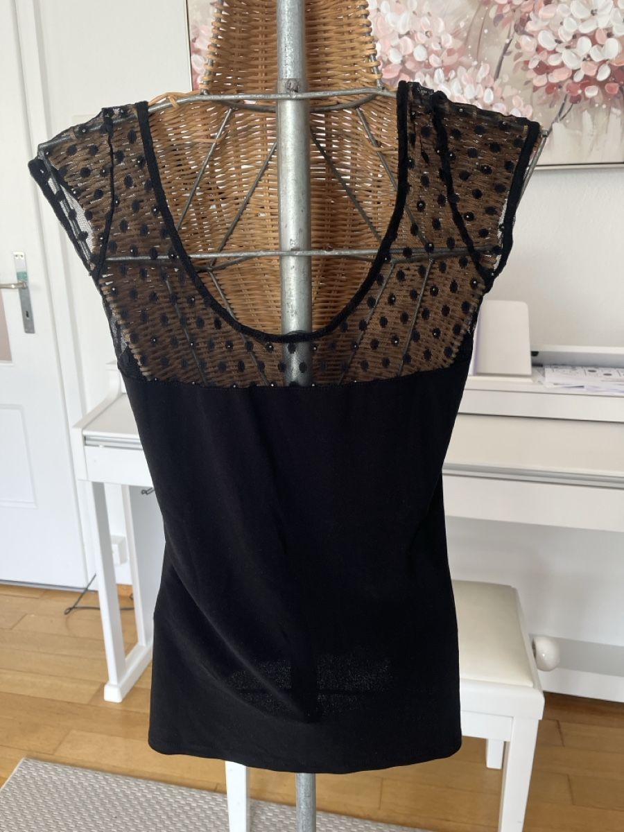 Guess Tops: Guess Top schwarz mit Spitze, 38 – Gebraucht aus Solothurn von Bobesch08 4
