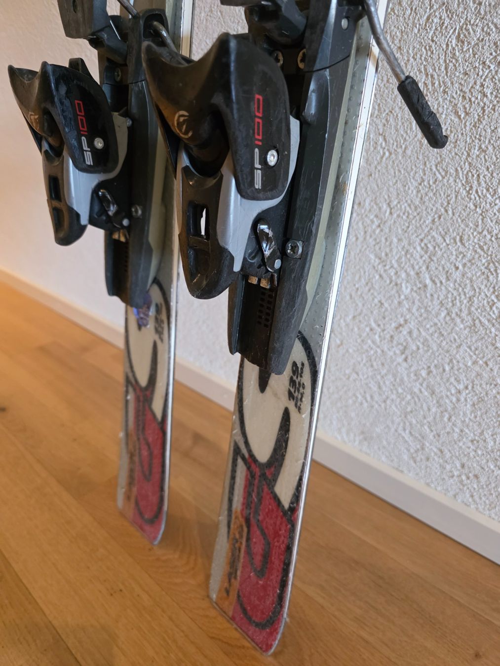 Stöckli Skis: Stöckli Kinderski, gebraucht, 135cm – Gebraucht aus Dietwil von AIRFELDER 1