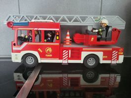 Camion pompiers Playmobil 9463 avec échelle