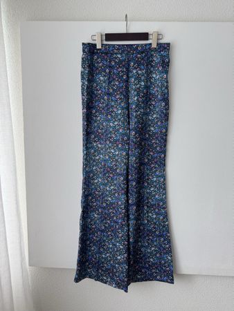 Sandro Hose mit Blumenprint, Gr. FR 38 neuwertig