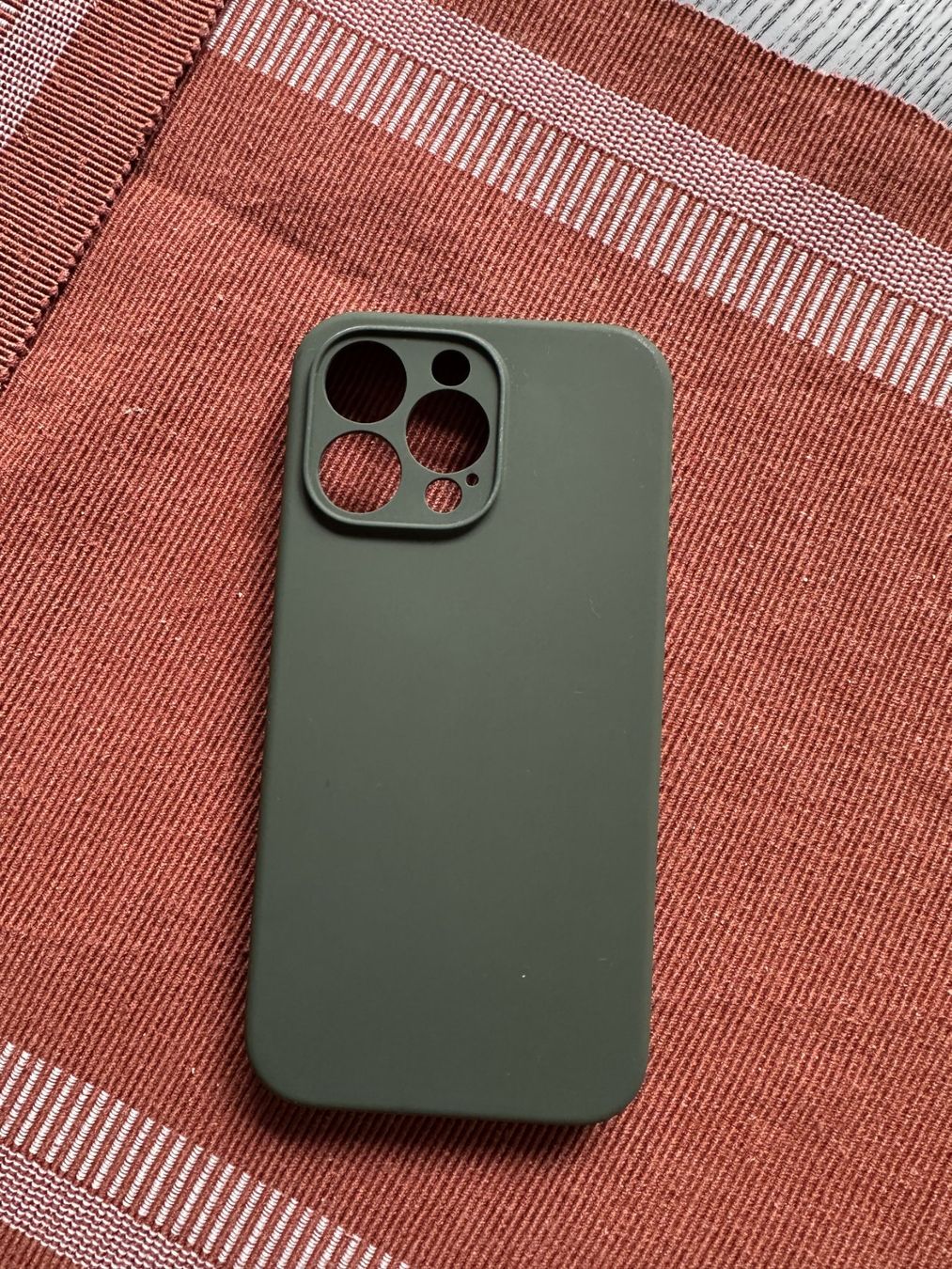 Apple Coques & Protection écran: Coque pour iPhone 14 Pro Max vert olive – Neuf (Voir description) à Payerne par pop_ghf9 1