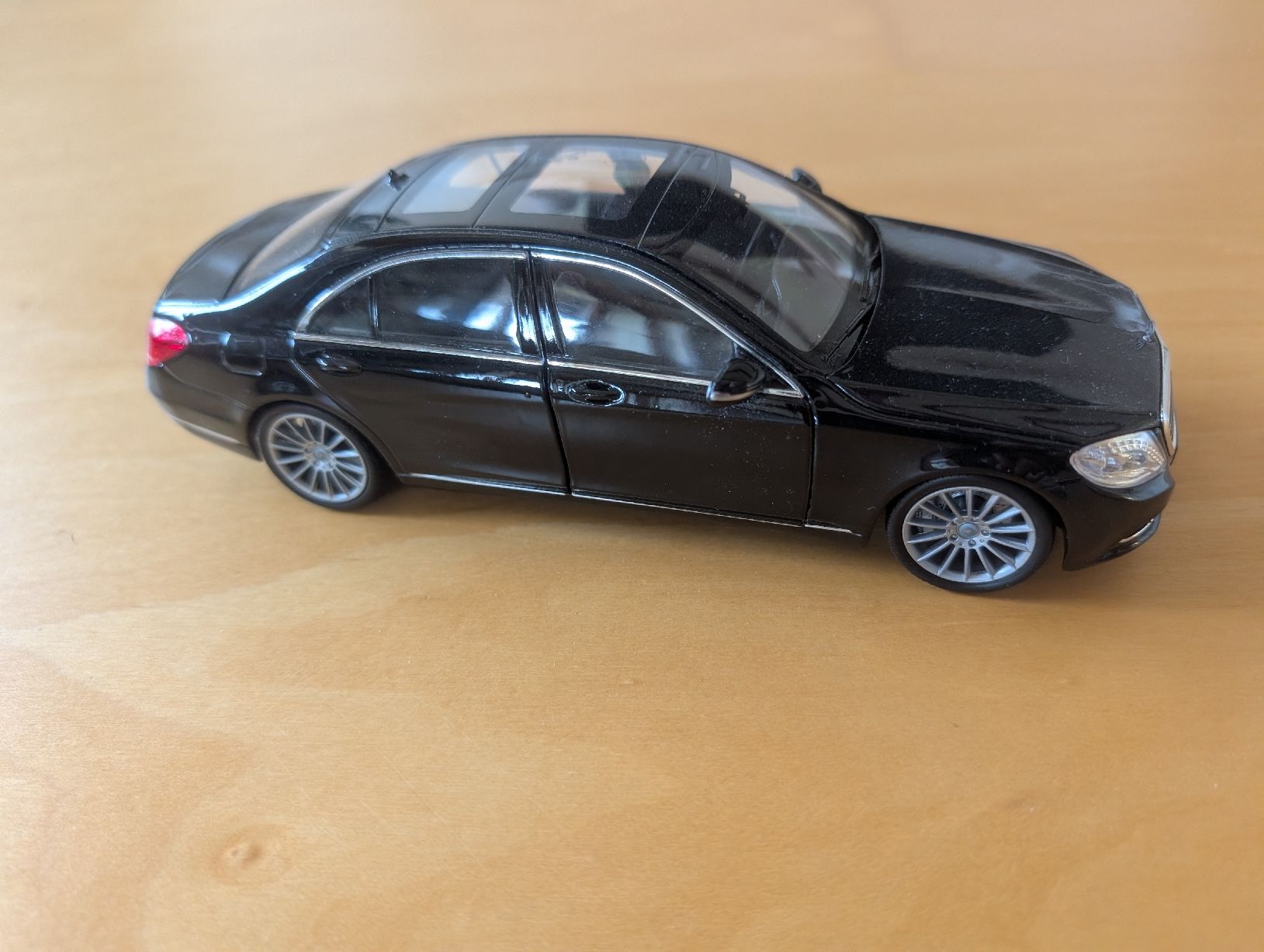 Welly Modellini d'auto: Welly 1:24 W222 S-Klasse – Usato da Sulzbach venduto da MercedesV8 1