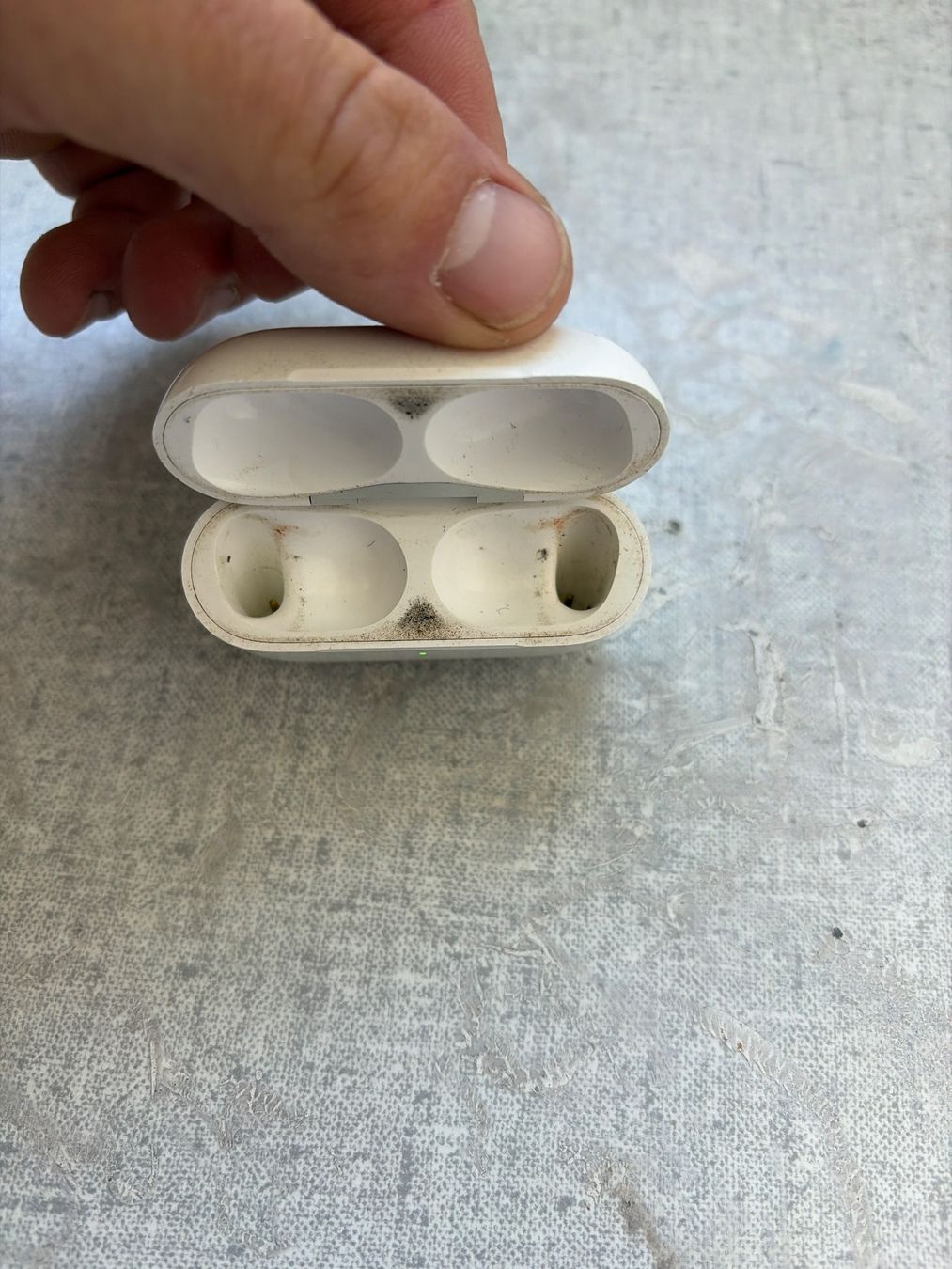 Apple Cuffie: Airpods Pro 2. Gen USB-C Ladecase – Usato da Bern venduto da philippeeey 1