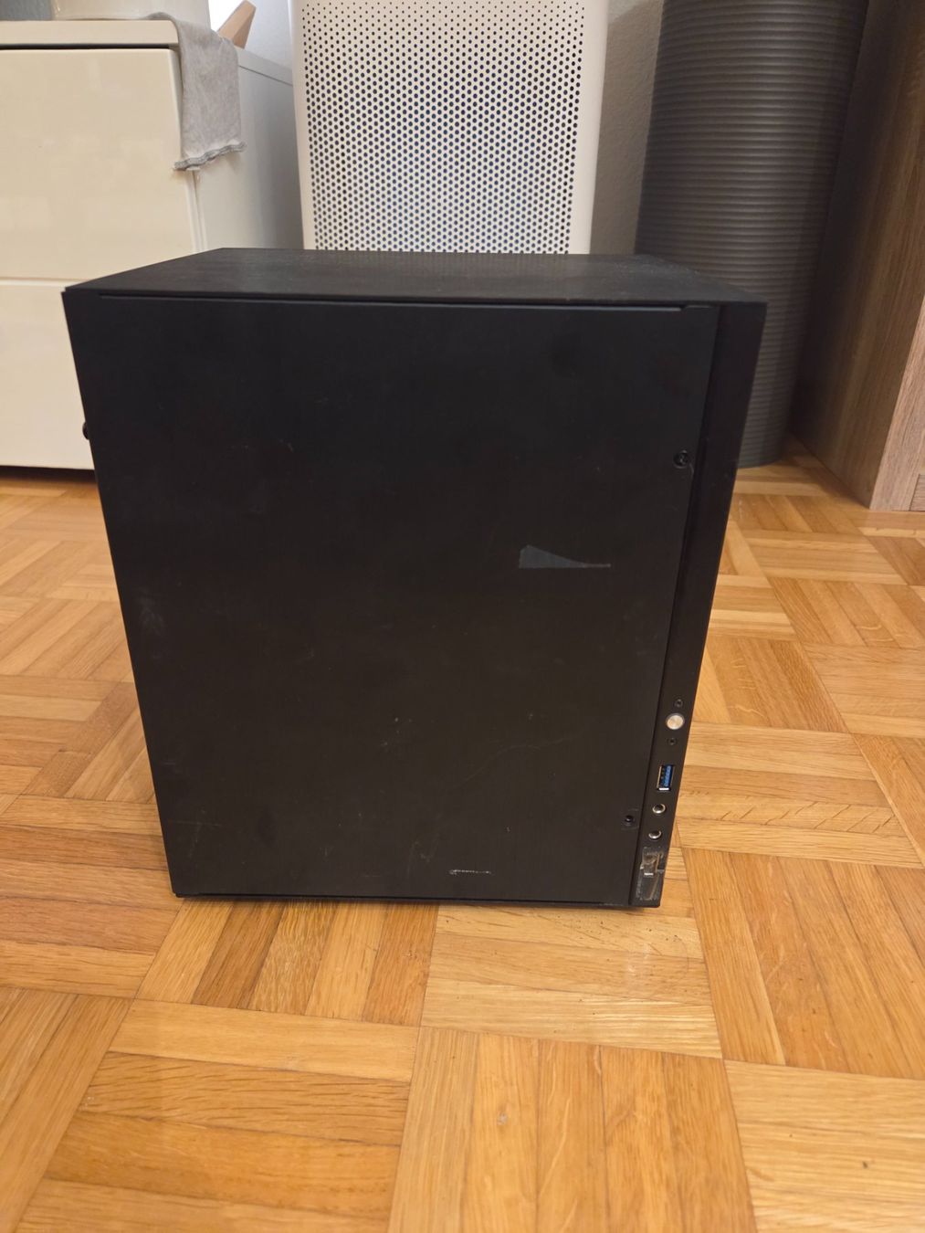 Jonsbo Custodie: Jonsbo C2 Mini-ITX PC Gehäuse – Usato da Winterthur venduto da SilWi 2