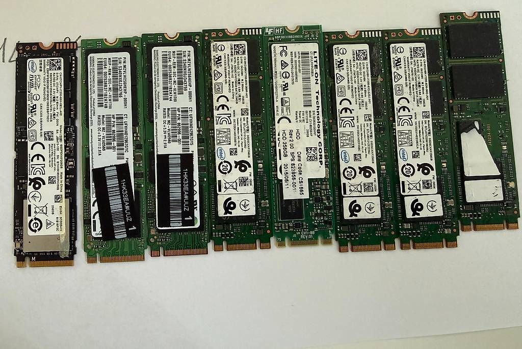 Dischi rigidi: M.2 SSD Sammlung 250GB – Usato da therwil venduto da Hejan 1
