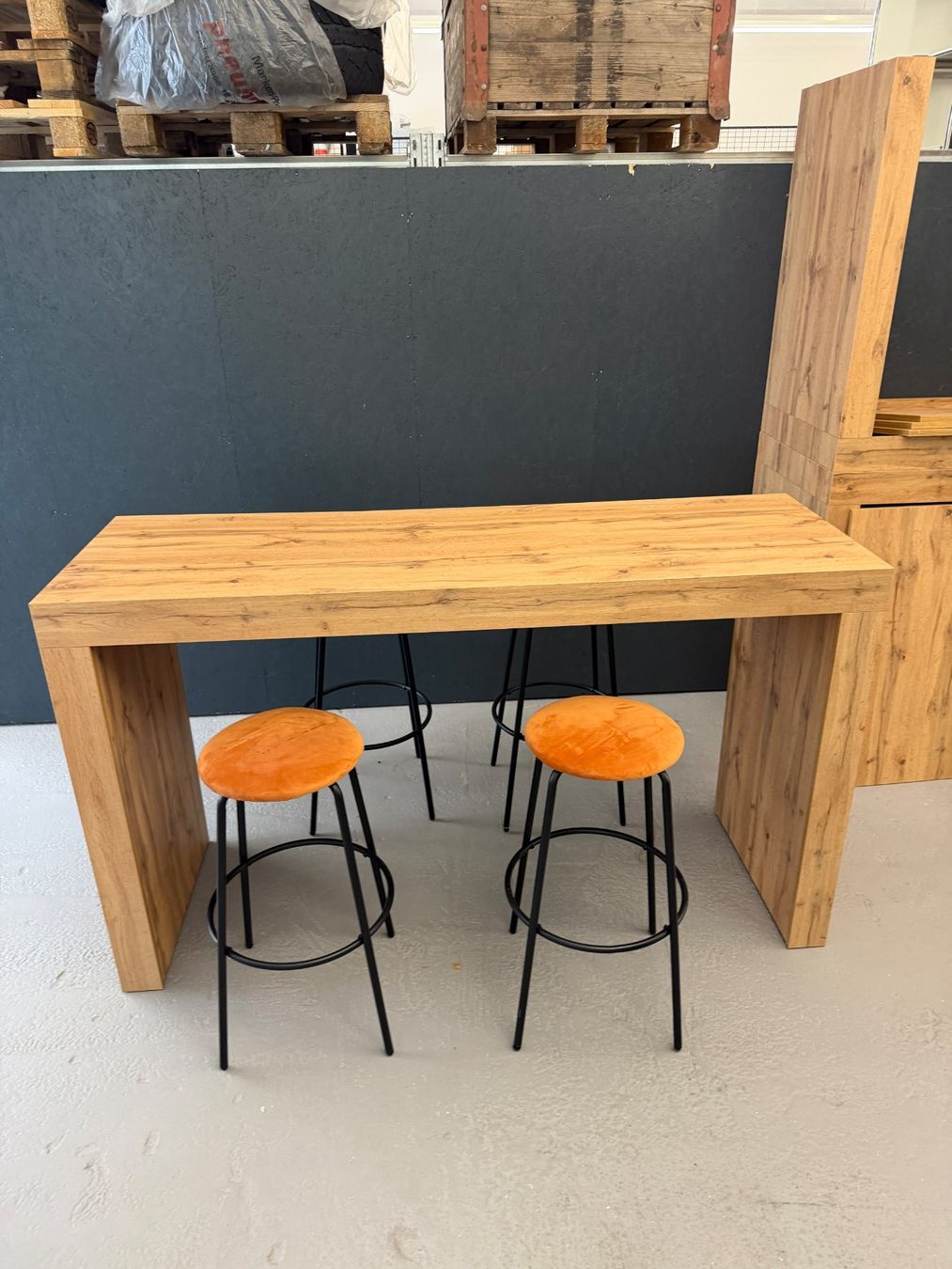Tische: Stehtisch - Bartisch - Bistrotisch inkl. Hocker – Gebraucht aus Pfäffikon SZ von xevo_Networks 1