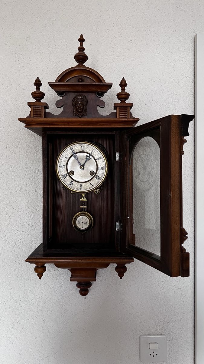 Junghans Stand- & Wanduhren: Wanduhr Holzgehäuse mit Pendel  – Gebraucht aus Neuenegg von Magosaurus