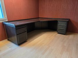 Eckschreibtisch dunkelbraun - Kraftvolles Design