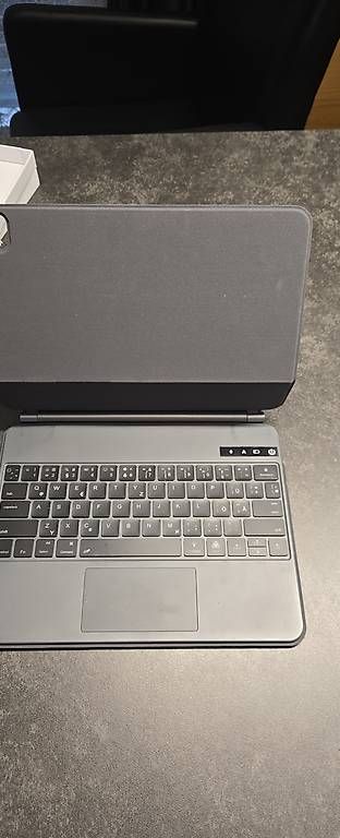 Apple Covers & Taschen: IPAD M4 13"  Hülle mit Tastatur – Gebraucht aus winterthur von runak.j 1