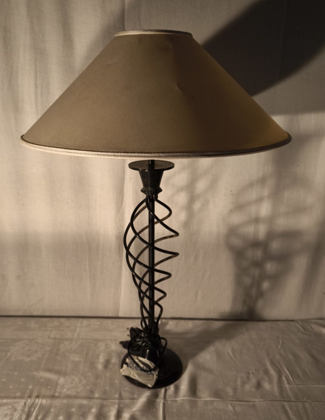 Lampen: Tischlampe Eisen mit Schirm – Gebraucht aus Rorschacherberg von snOOpydOg11 1