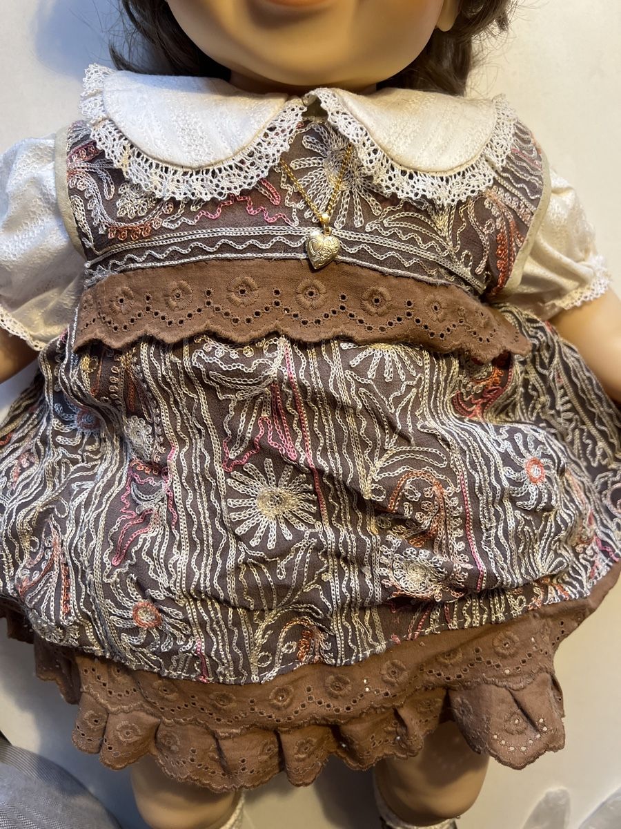 Puppen: Wunderschöne Puppe mit Kleid & Schuhen – Gebraucht aus Wollerau von Plakatfreund 3