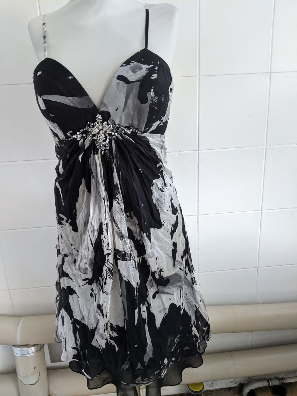 Kleider: Traumhafte SEIDE Sommer Cocktailkleid Gr 8 – Gebraucht aus Langnau am Albis von Judithsebi