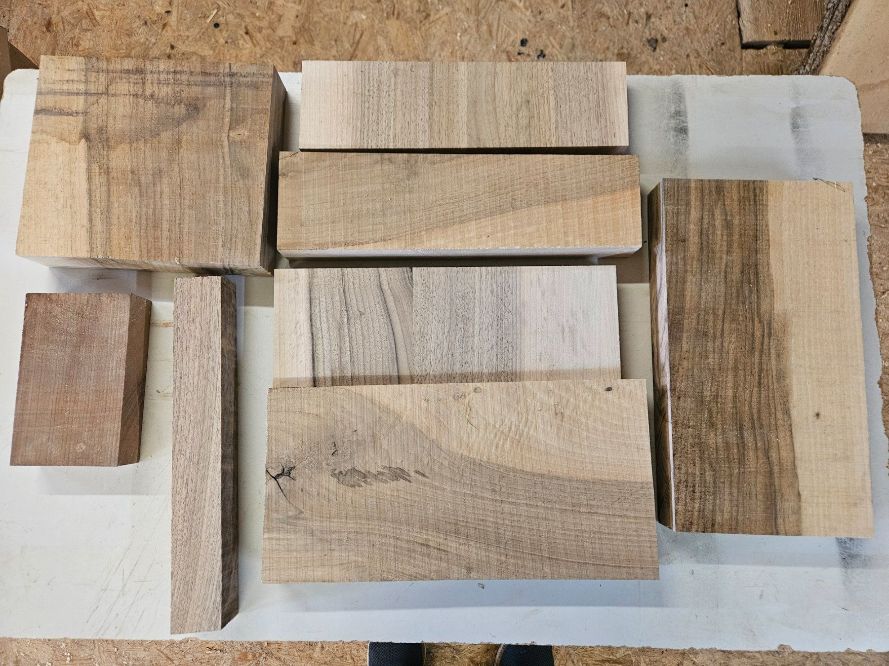 Articles en bois: Nussbaum Holz – Neuf (Voir description) à Schangnau par egli6.2