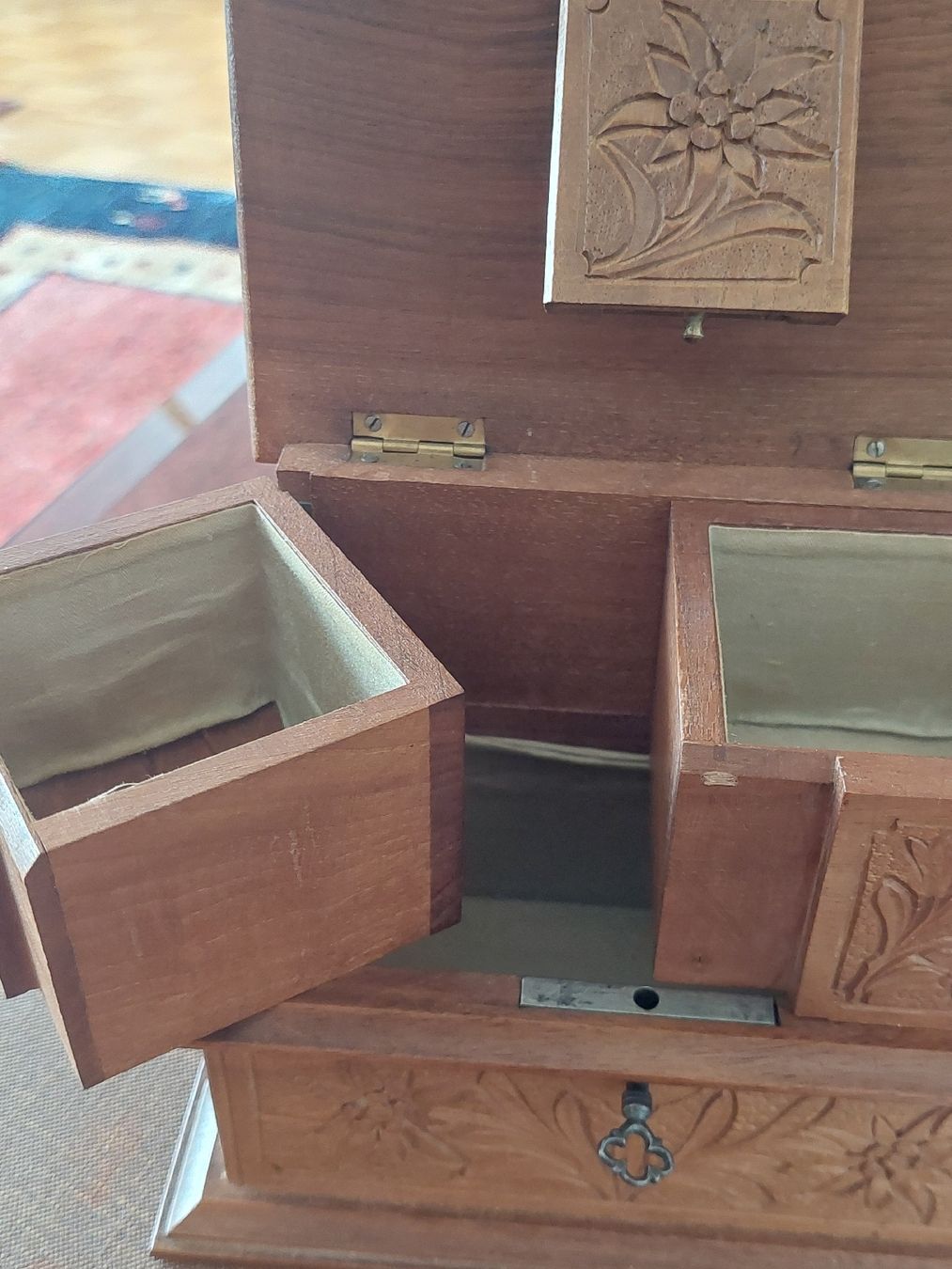 Articoli in legno: Antikes brienzer Schmuckkästchen, aus Holz geschnitzt ca1920 – Nuovo (secondo la descrizione) da Basel venduto da mabu46 7