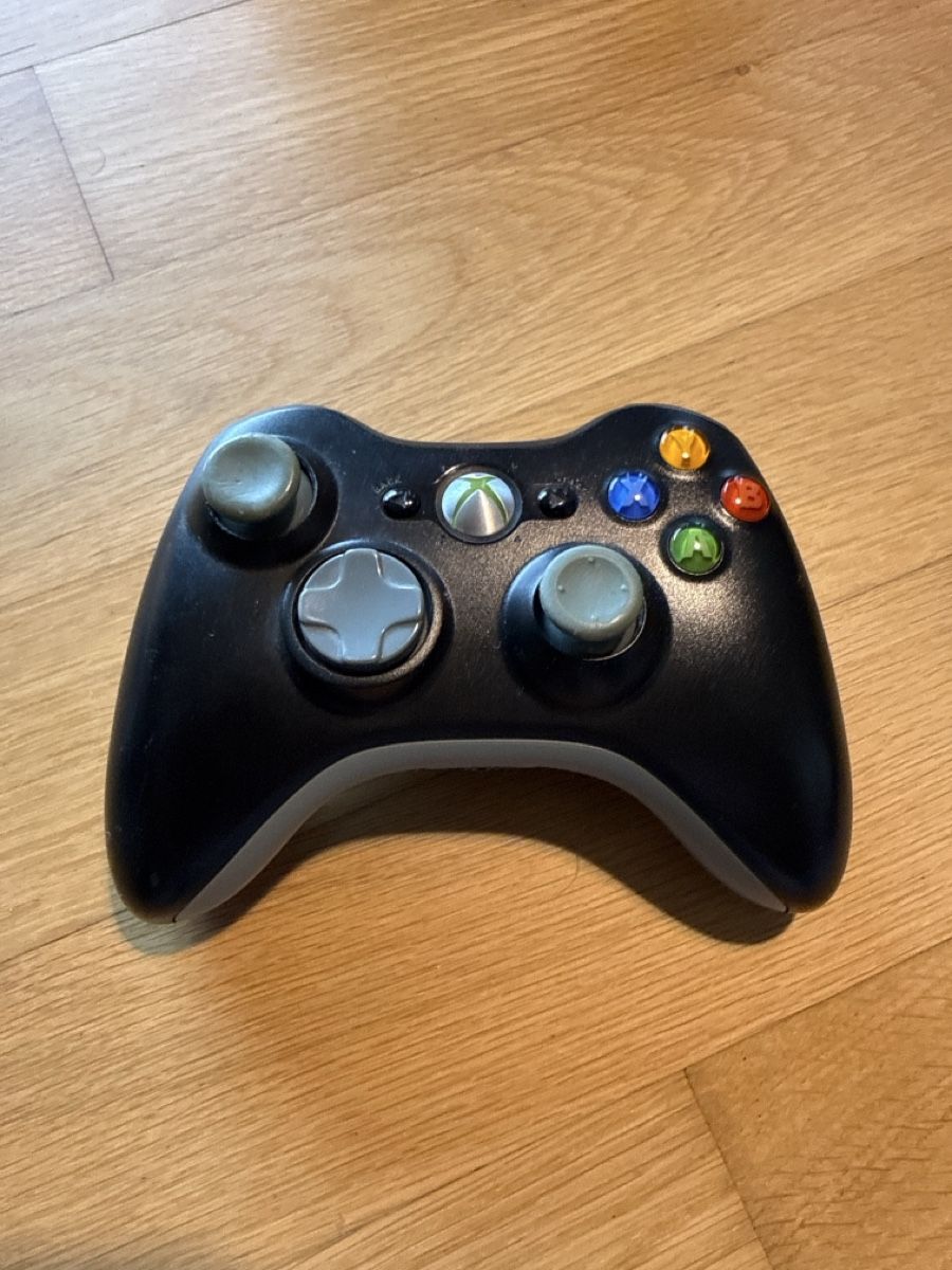 Microsoft Consoles: Microsoft Xbox 360 Konsole mit Controller gebraucht – D'occasion à Dübendorf par Didi01 1