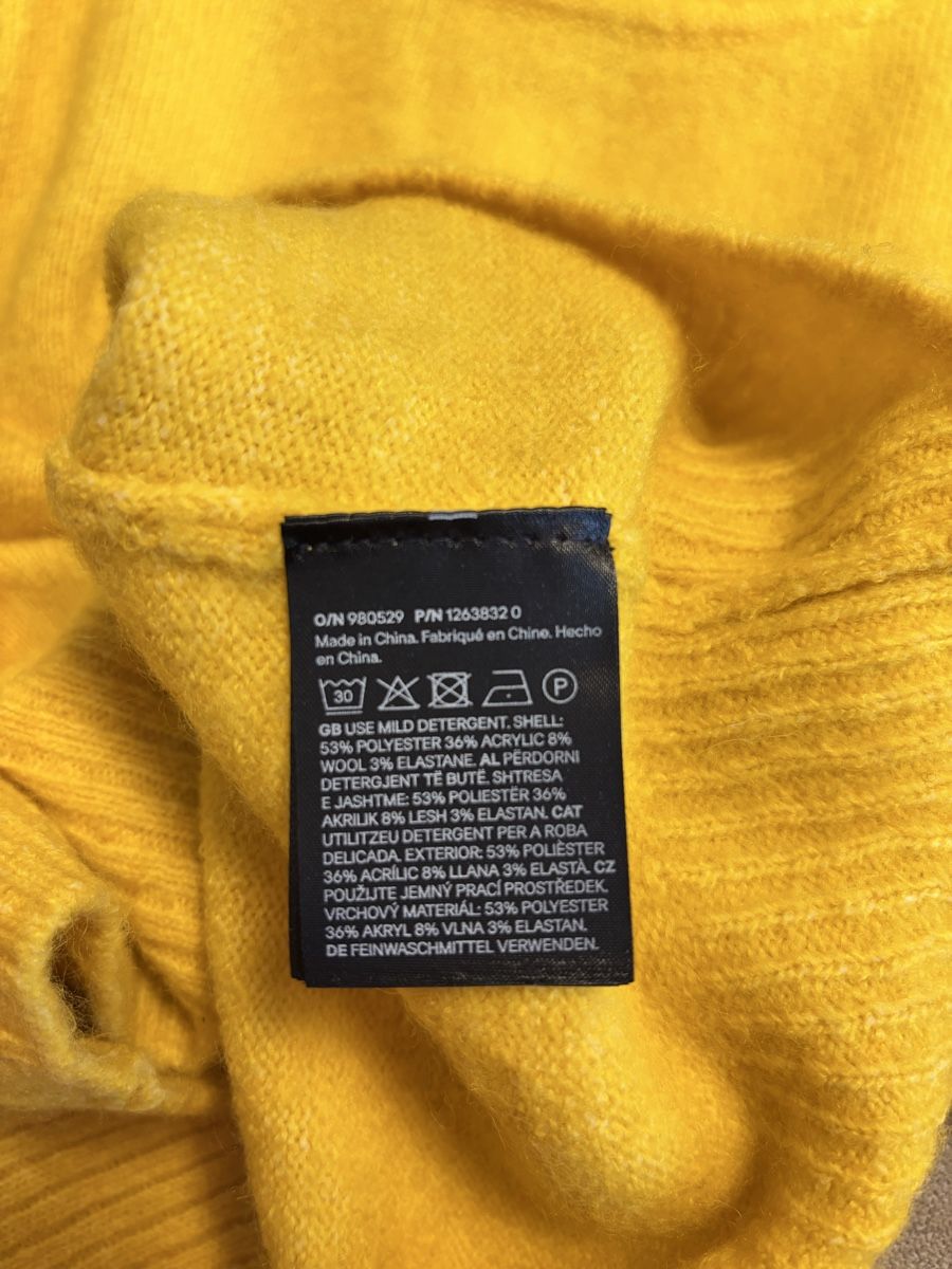 H&M Top: H&M high-neck top, size S. – Usato da Peseux venduto da Meea97 2