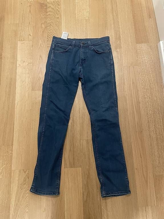 Jeans: Levis Jeans – Usato da Luzern venduto da 99v_5cmr