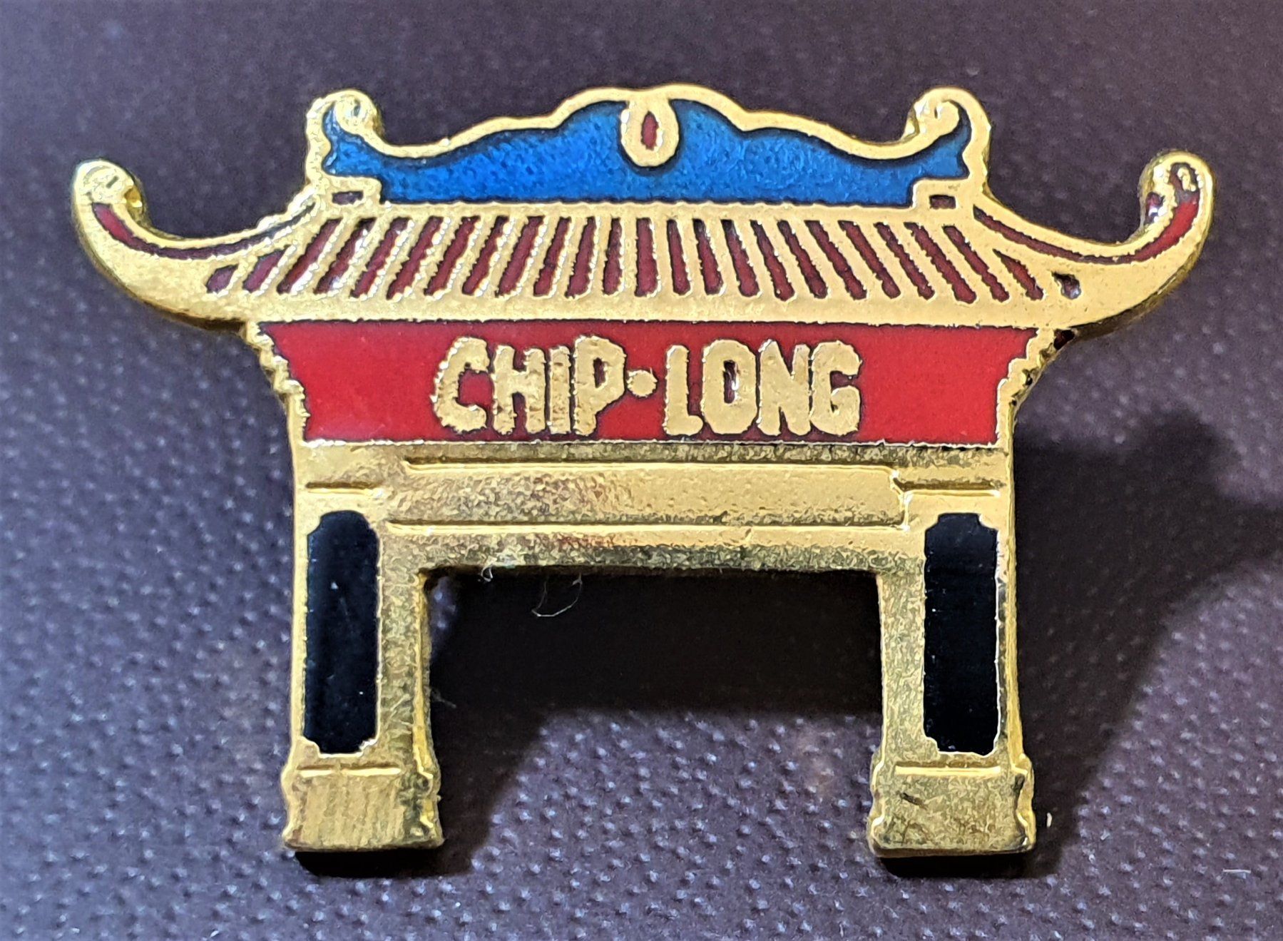Placchette & Badge: P867 - Pin Chinatown Chip-Long – Usato da Reinach BL venduto da Boston-Verkauf