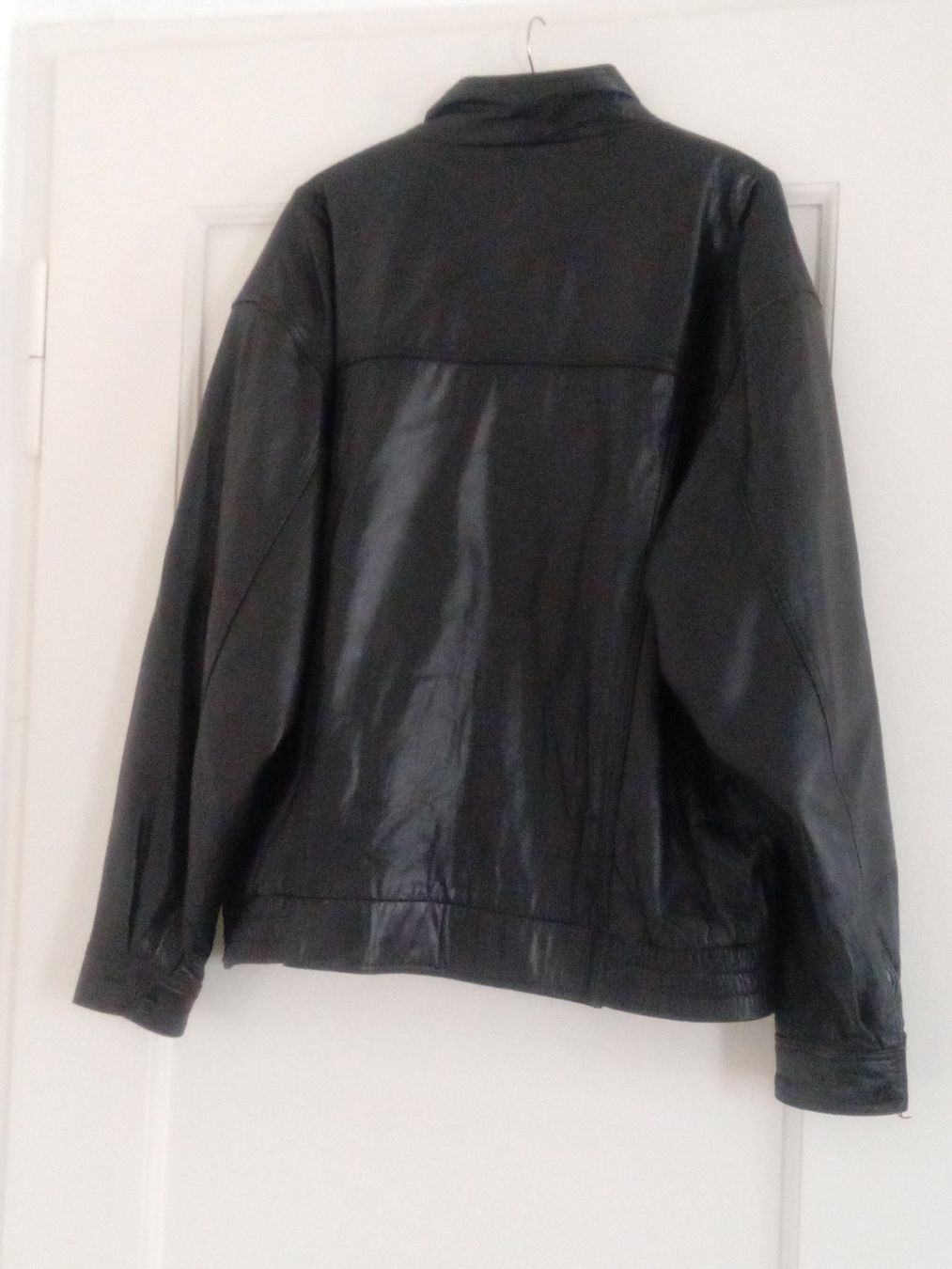 Giacche: Schwarze Lederjacke Grösse 52 – Usato da Zürich venduto da Mitzi6 2