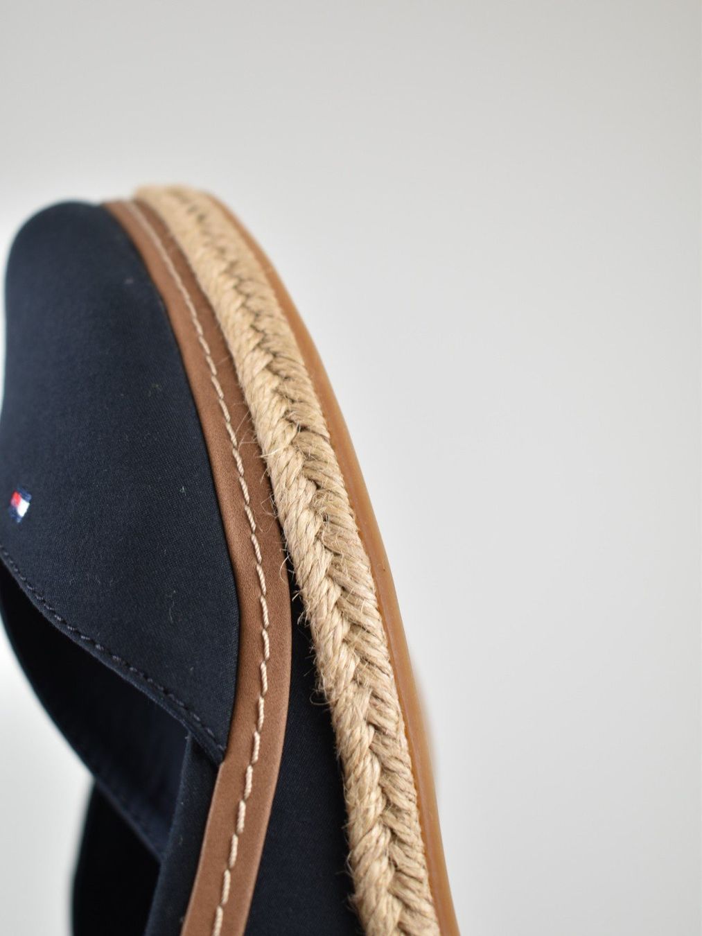 Tommy Hilfiger Scarpe da donna: Tommy Hilfiger Basic Closed Toe Mid Wedge Espadrilles, Gr.42 – Nuovo (secondo la descrizione) da Nürensdorf venduto da 2ND_STORY 7