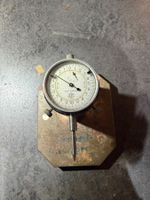 Feinmessgerät Compac 0.001 mm auf Messingplatte gebraucht