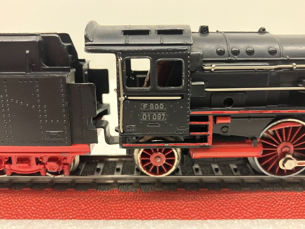 Märklin Modelleisenbahnen: märklin 3008 F 800 H0~ Dampflok mit Tender 01 097 Guss – Gebraucht aus Thun von retoolinoo 4
