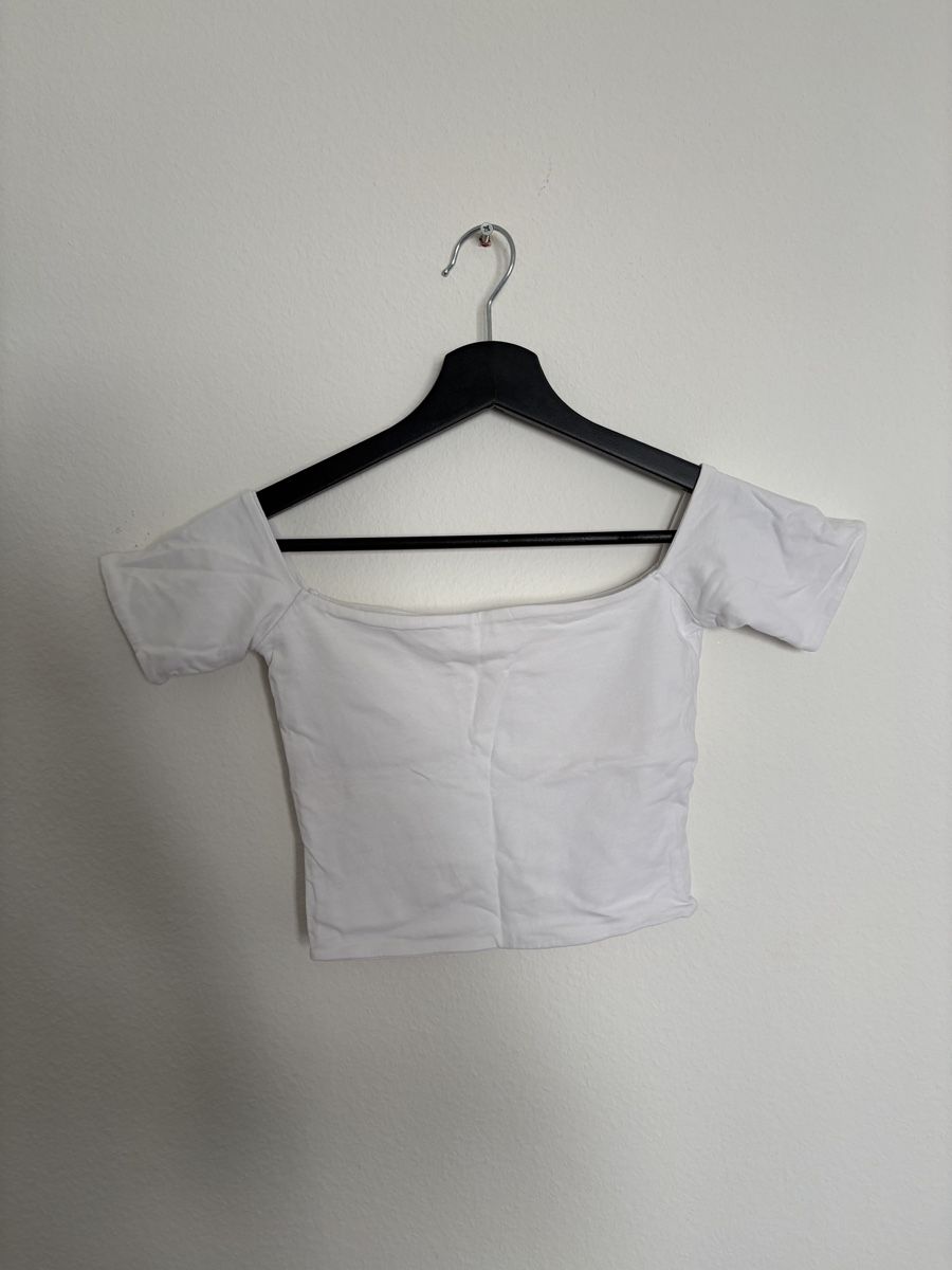 Pull&Bear Top: Pull & Bear Crop Top Schulterfrei Weiß Gr. M – Usato da Luzern venduto da poe_5fml