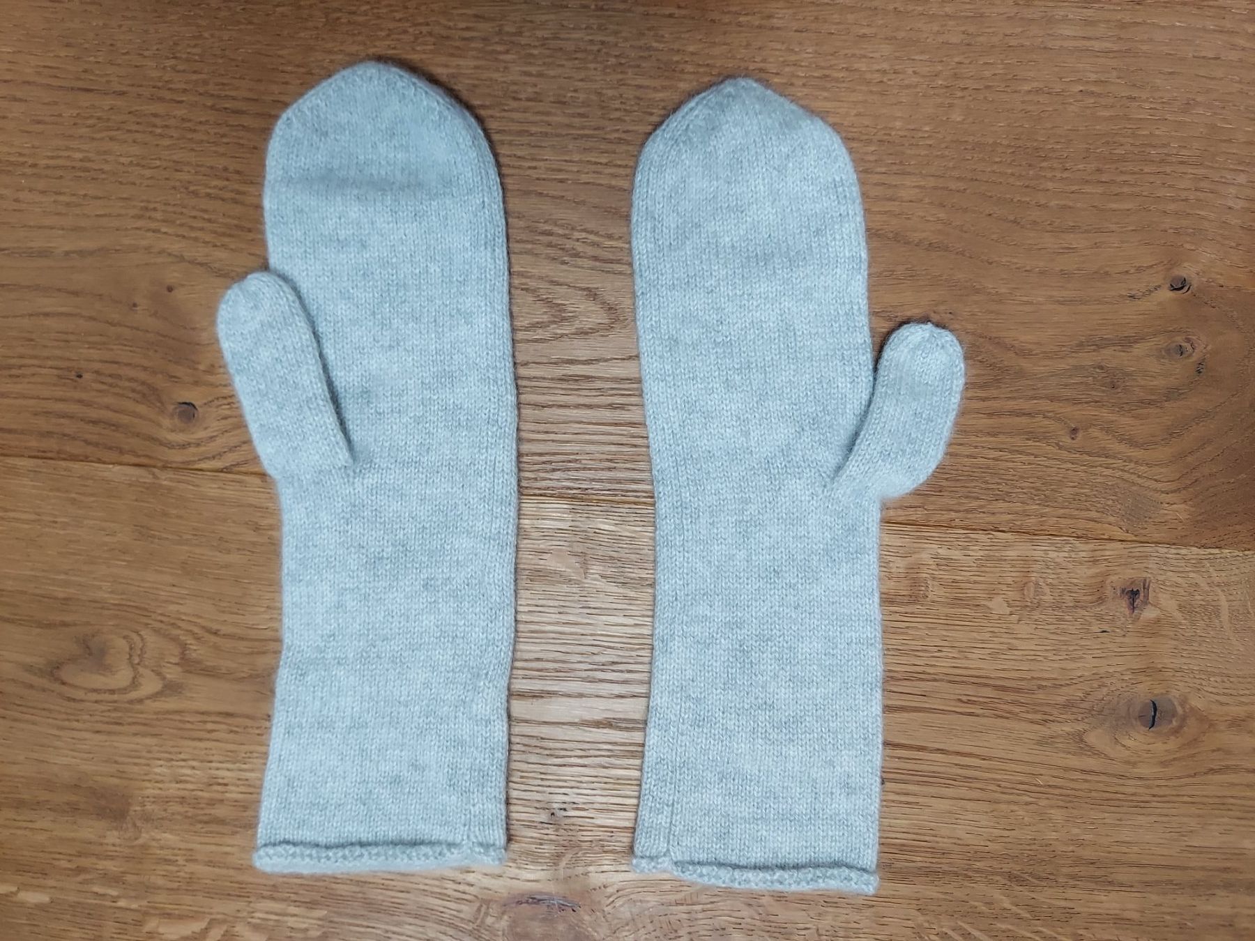 Handschuhe & Handstulpen: Damen Fäustlinge aus 100% Kaschmir – Gebraucht aus Innertkirchen von bartik99 1